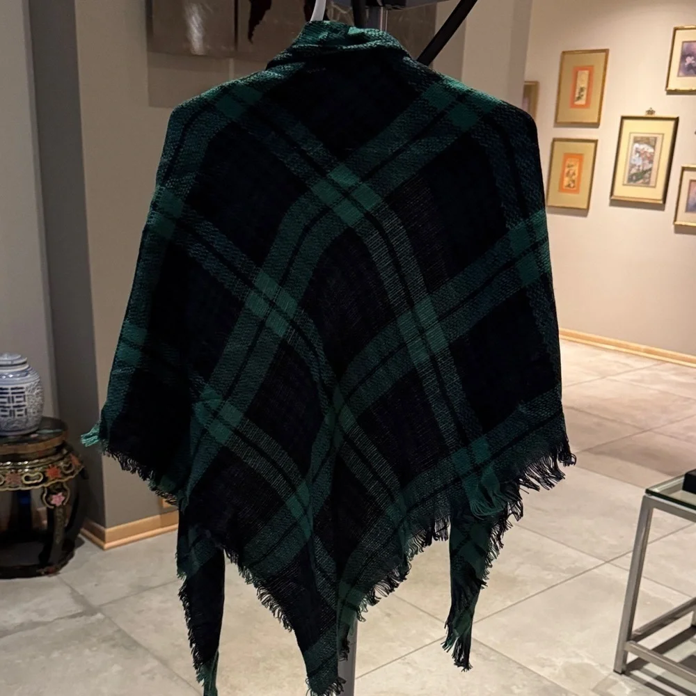 NWT 2 Plaid Scarves Set red green and green black